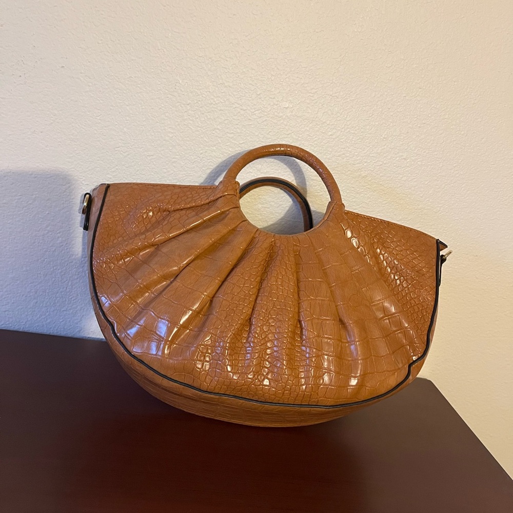 Elegant Tan Crocodile-Embossed Shoulder Bag